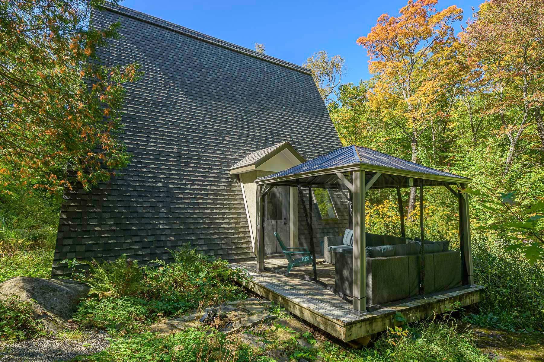 









1507


Rue des Bécassines

,
Sainte-Adèle,




QC
J8B2C3

