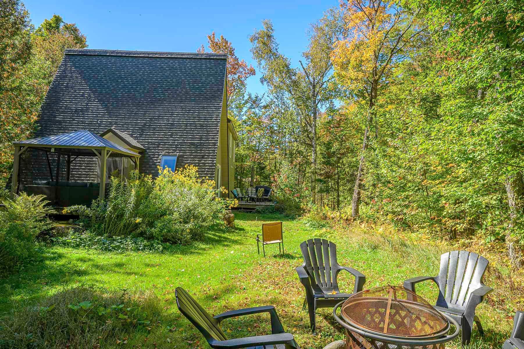 









1507


Rue des Bécassines

,
Sainte-Adèle,




QC
J8B2C3

