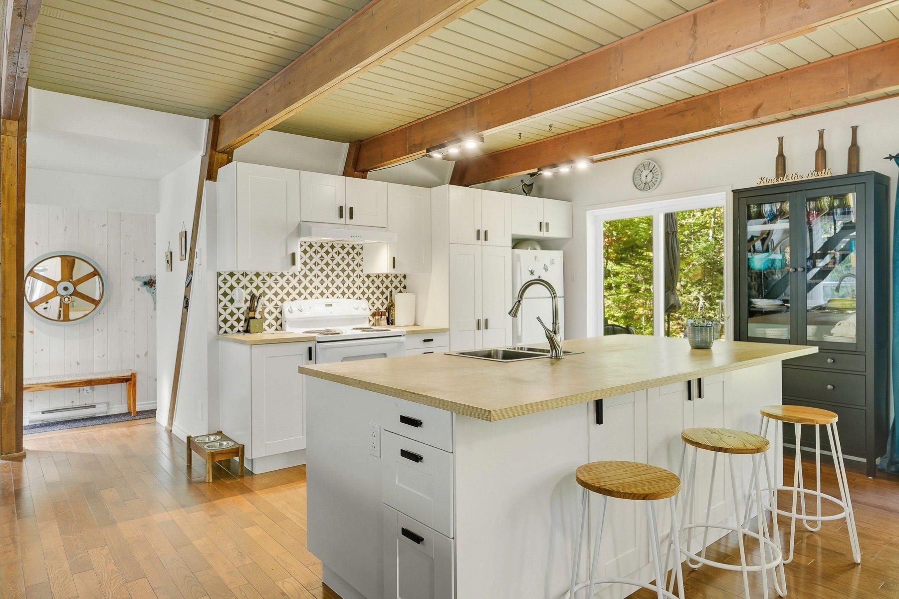 









1507


Rue des Bécassines

,
Sainte-Adèle,




QC
J8B2C3

