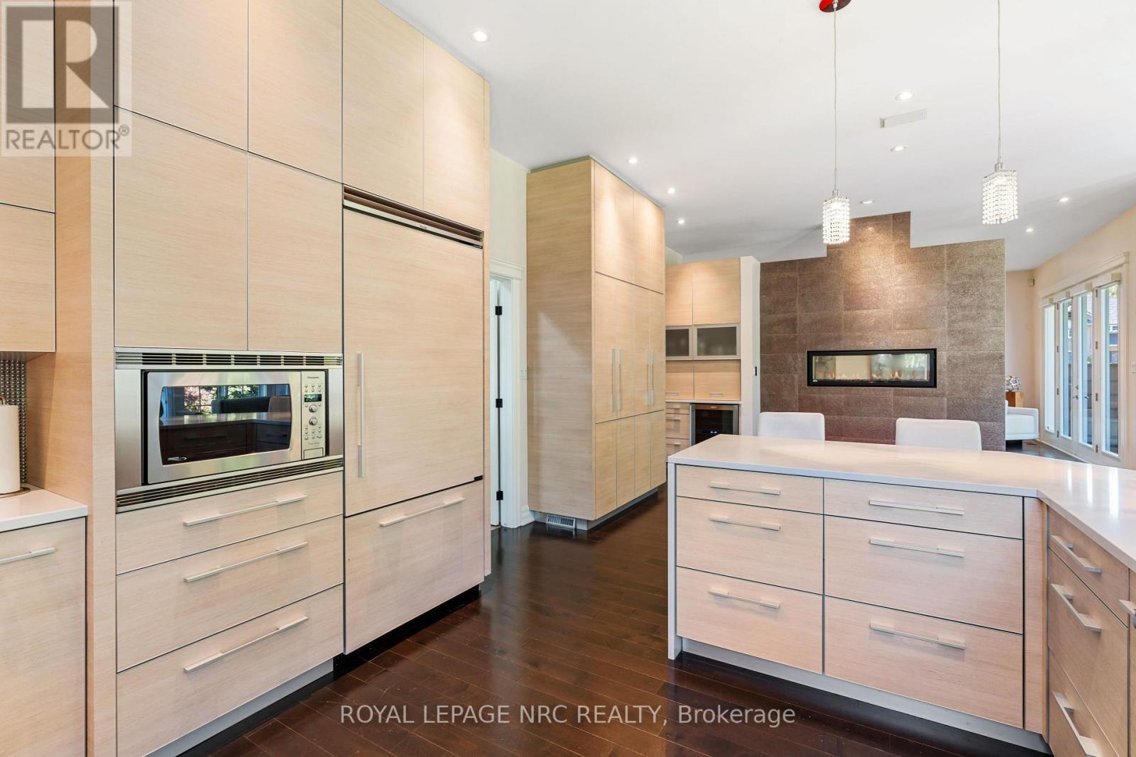 












3505 MATTHEWS DRIVE

,
Niagara Falls (Mt. Carmel),




Ontario
L2H2Z4

