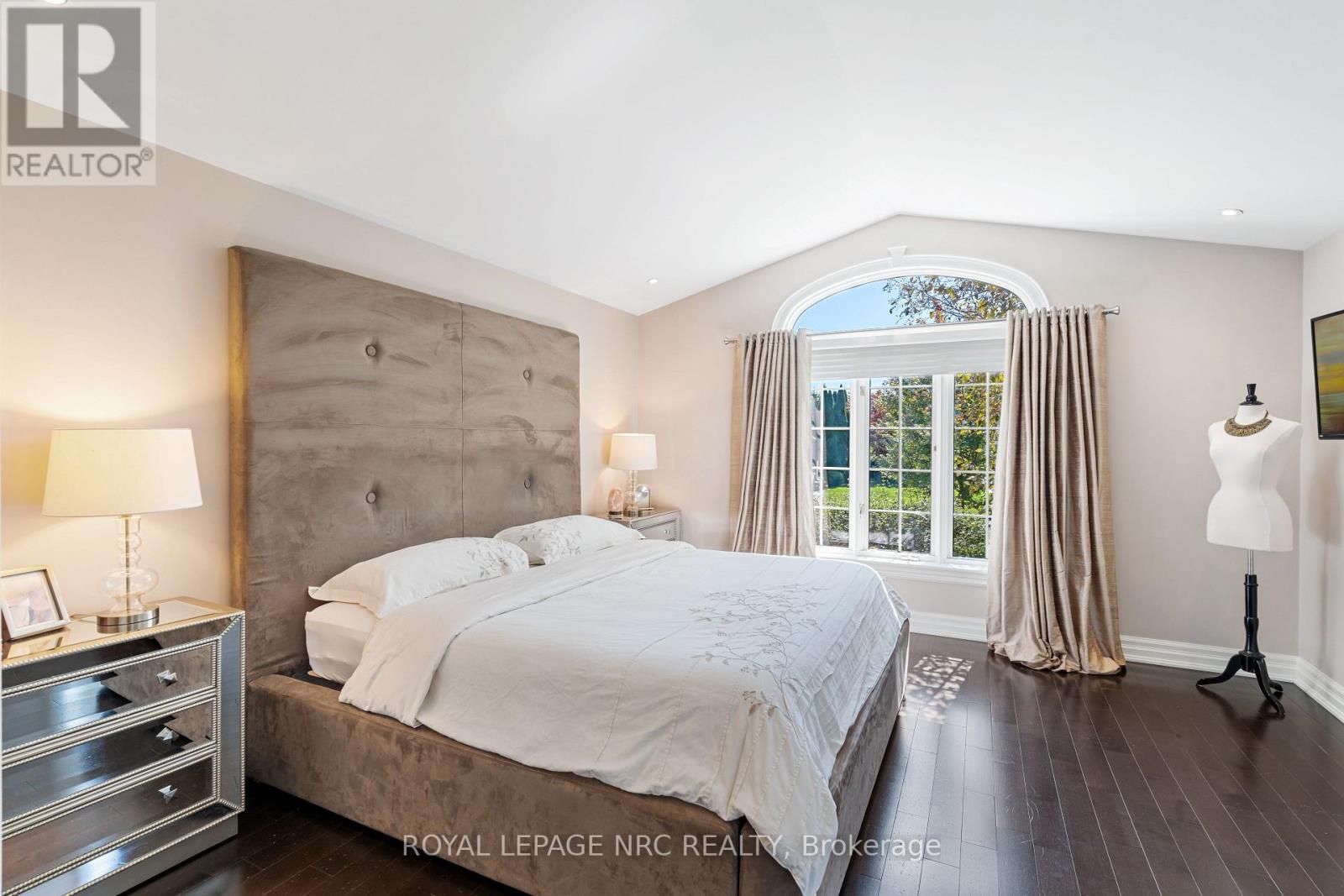 












3505 MATTHEWS DRIVE

,
Niagara Falls (Mt. Carmel),




Ontario
L2H2Z4

