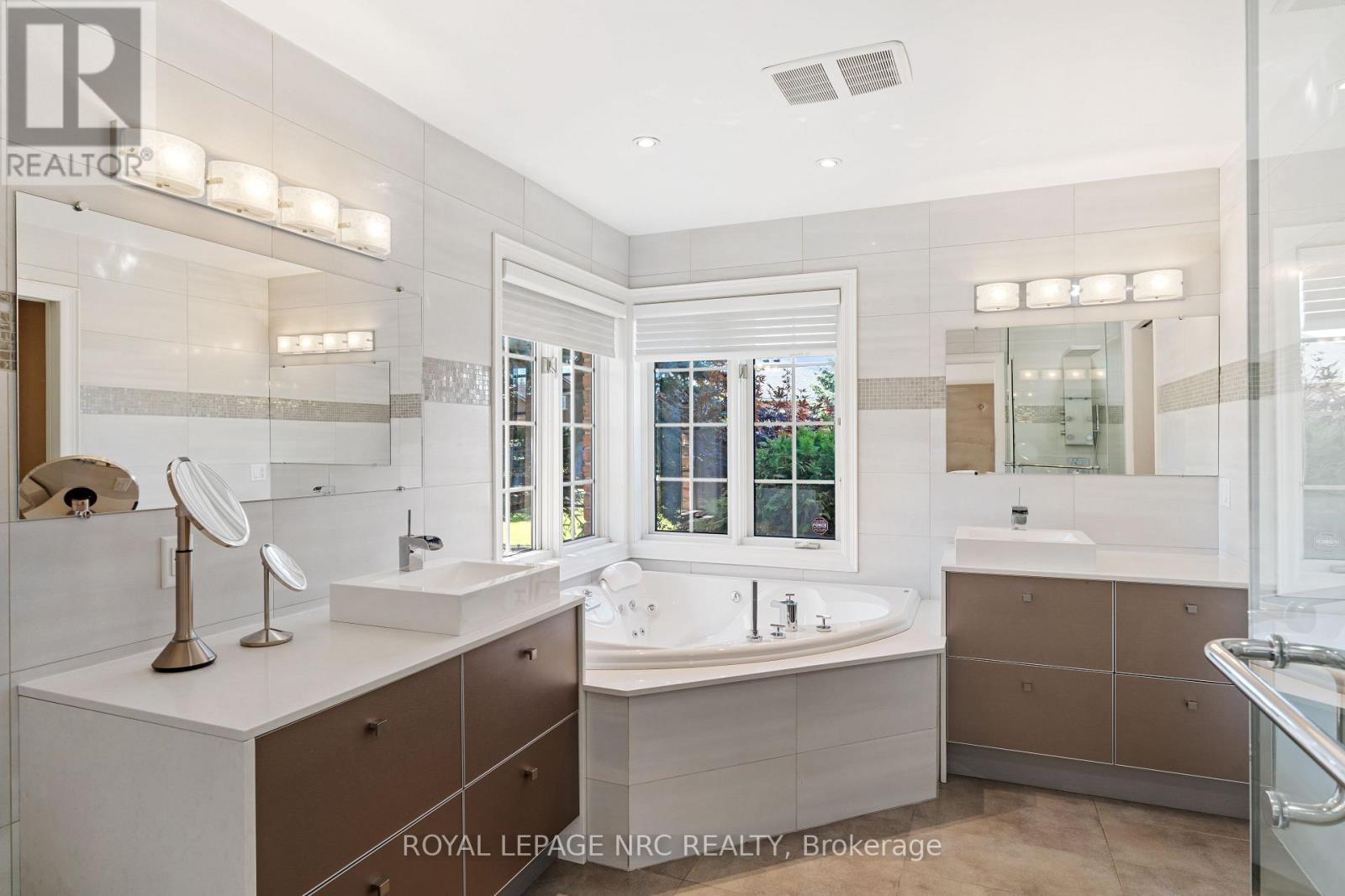 












3505 MATTHEWS DRIVE

,
Niagara Falls (Mt. Carmel),




Ontario
L2H2Z4

