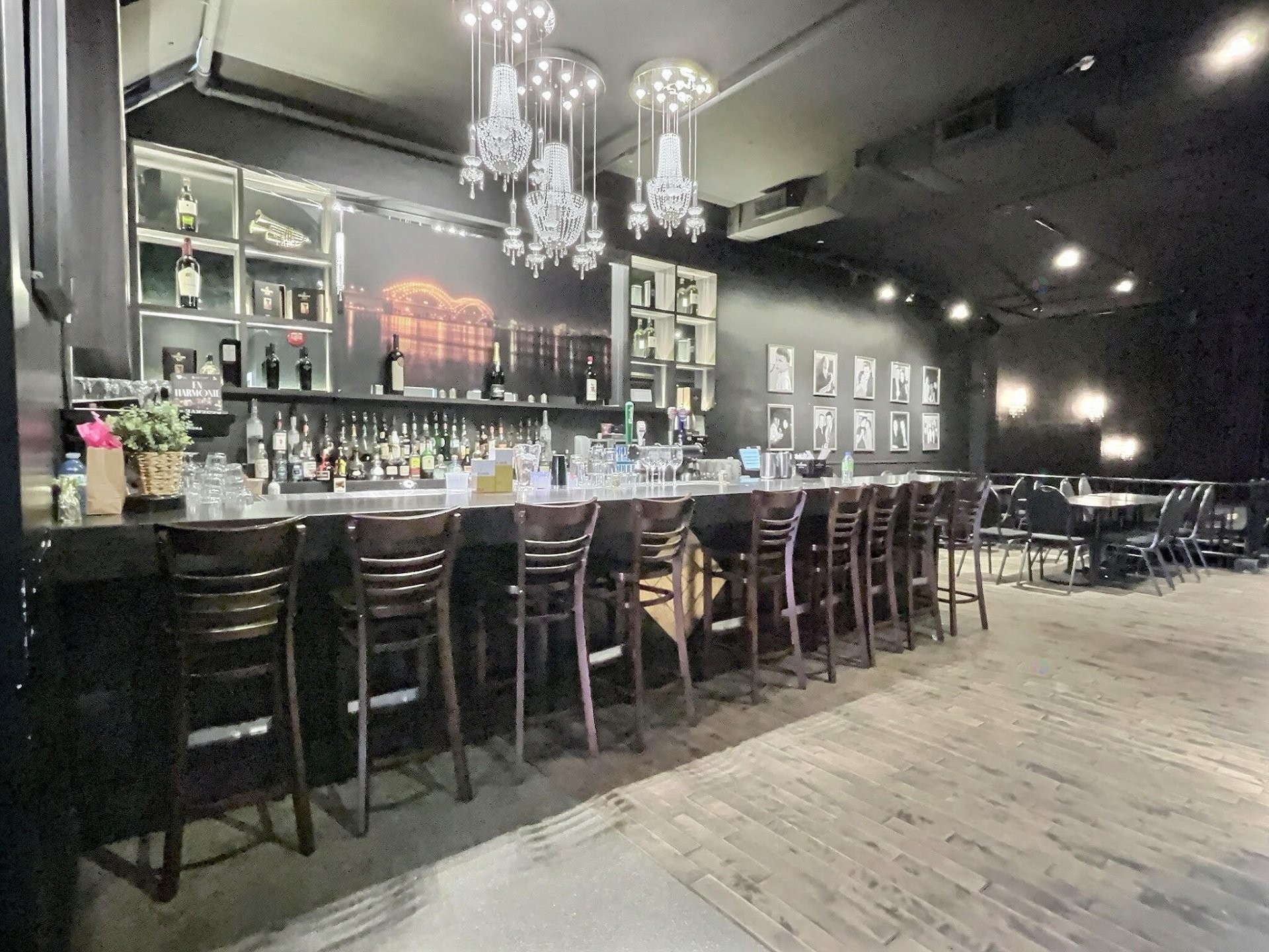 









321

 - 327


Rue des Forges

,
Trois-Rivières,




QC
G9A2G9

