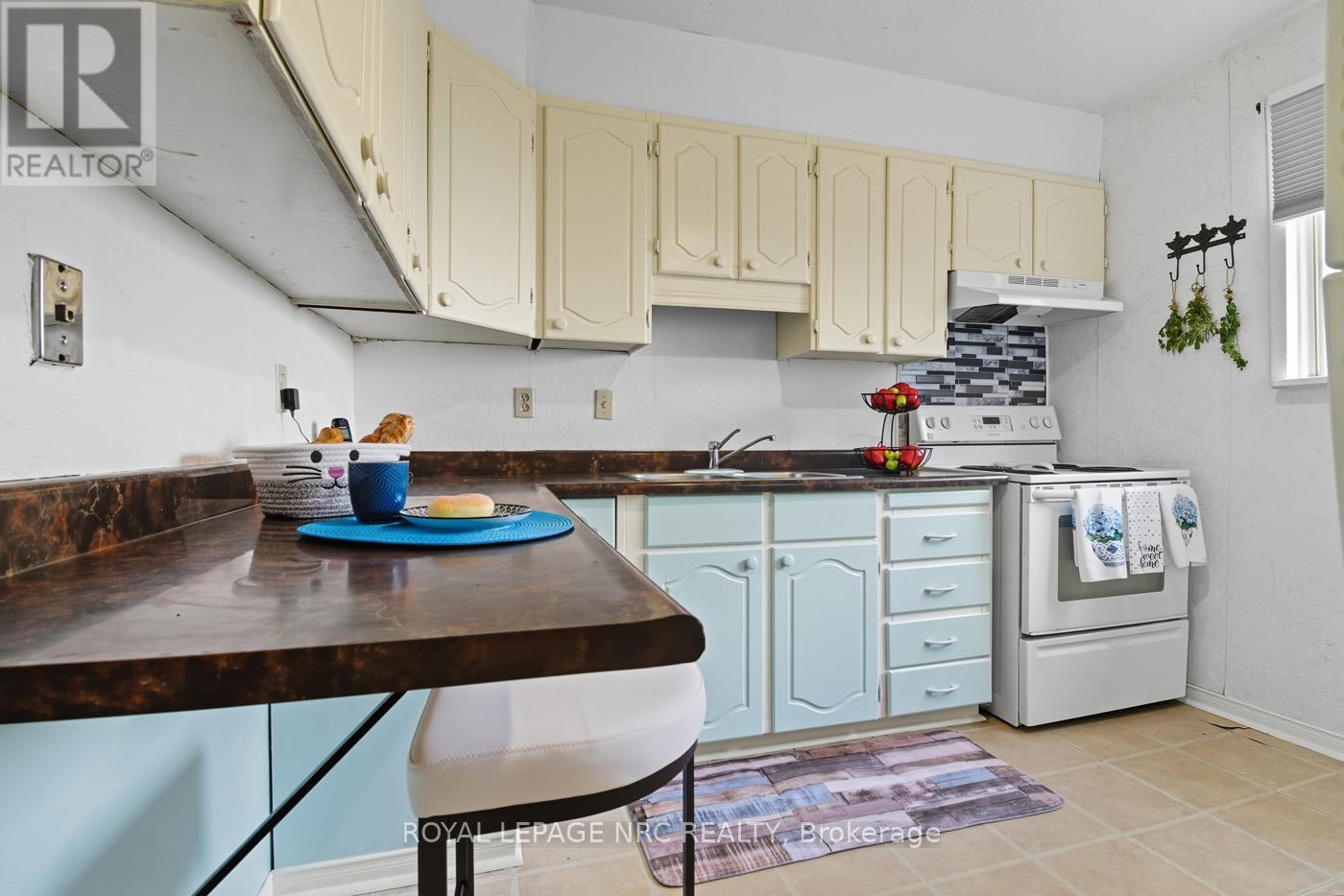 












52 WILEY STREET

,
St. Catharines (Downtown),




Ontario
L2R4G2

