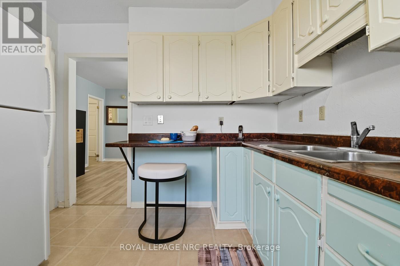 












52 WILEY STREET

,
St. Catharines (Downtown),




Ontario
L2R4G2

