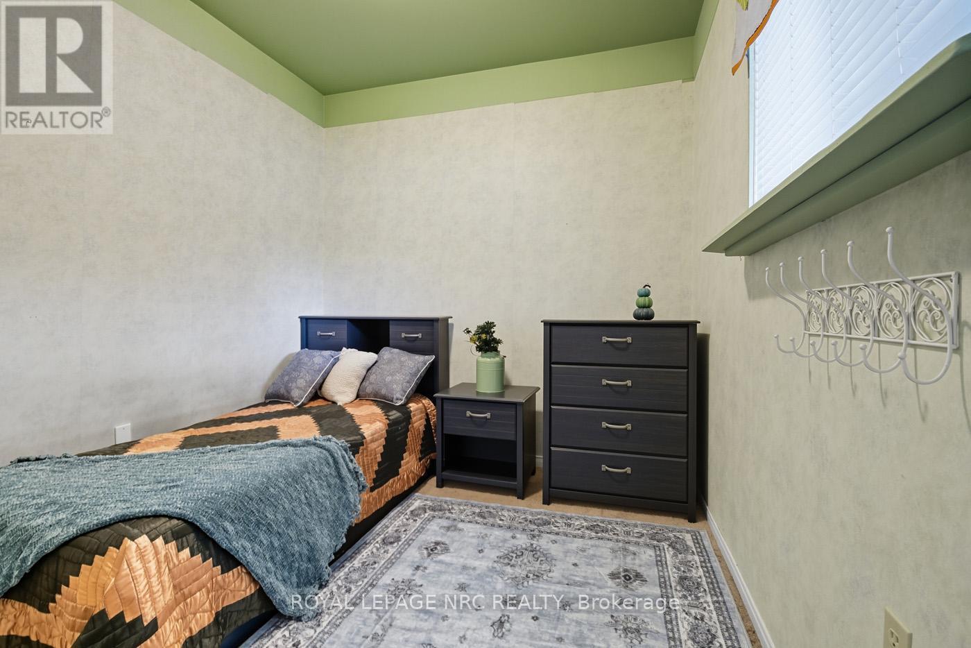 












52 WILEY STREET

,
St. Catharines (Downtown),




Ontario
L2R4G2

