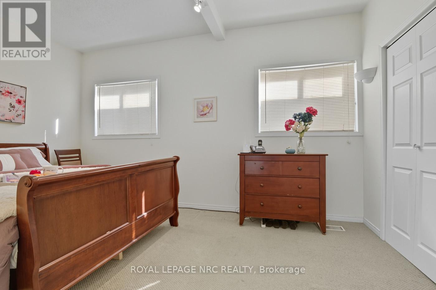 












52 WILEY STREET

,
St. Catharines (Downtown),




Ontario
L2R4G2

