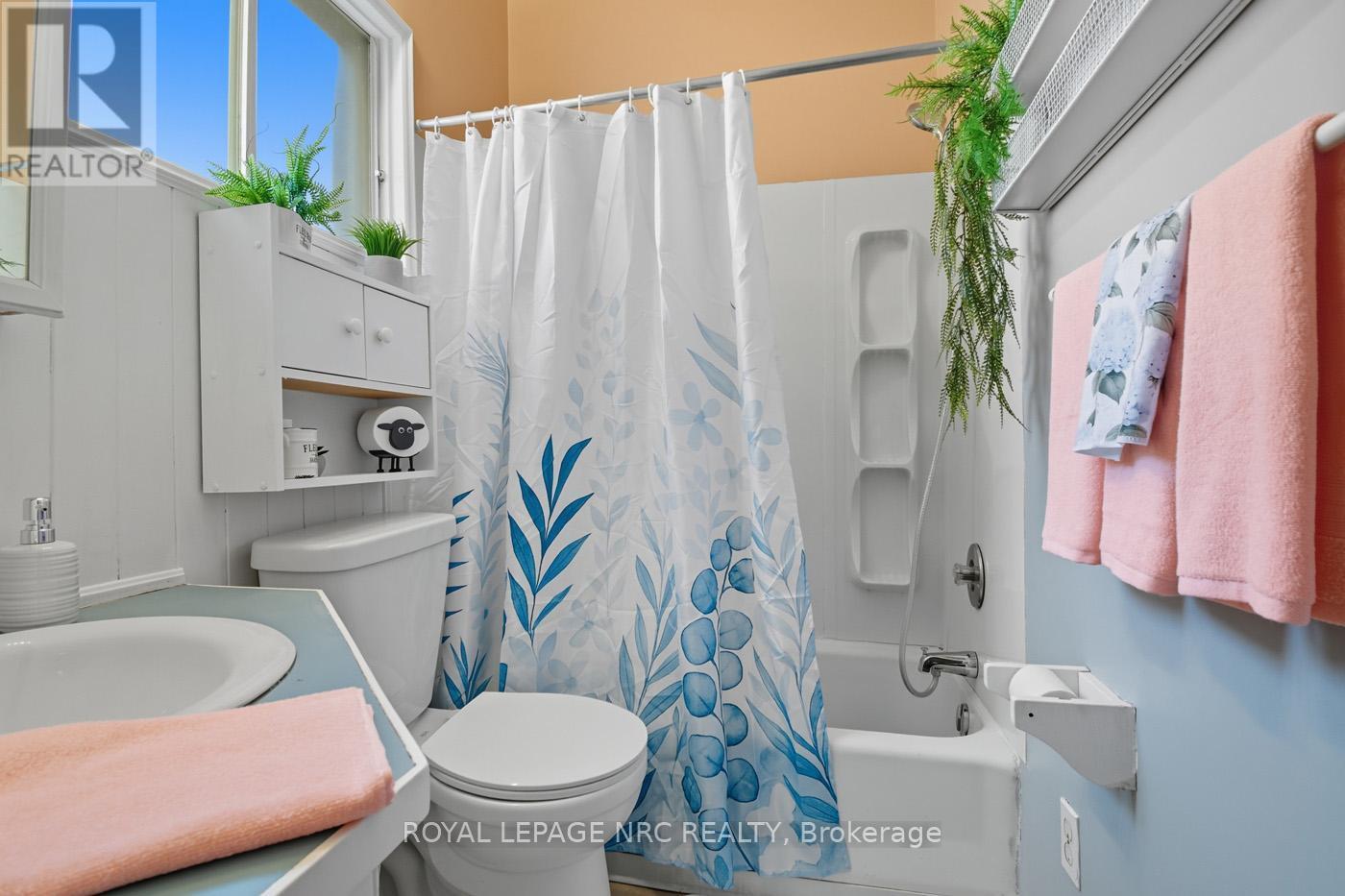 












52 WILEY STREET

,
St. Catharines (Downtown),




Ontario
L2R4G2

