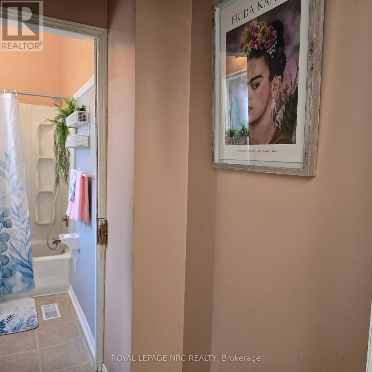 












52 WILEY STREET

,
St. Catharines (Downtown),




Ontario
L2R4G2

