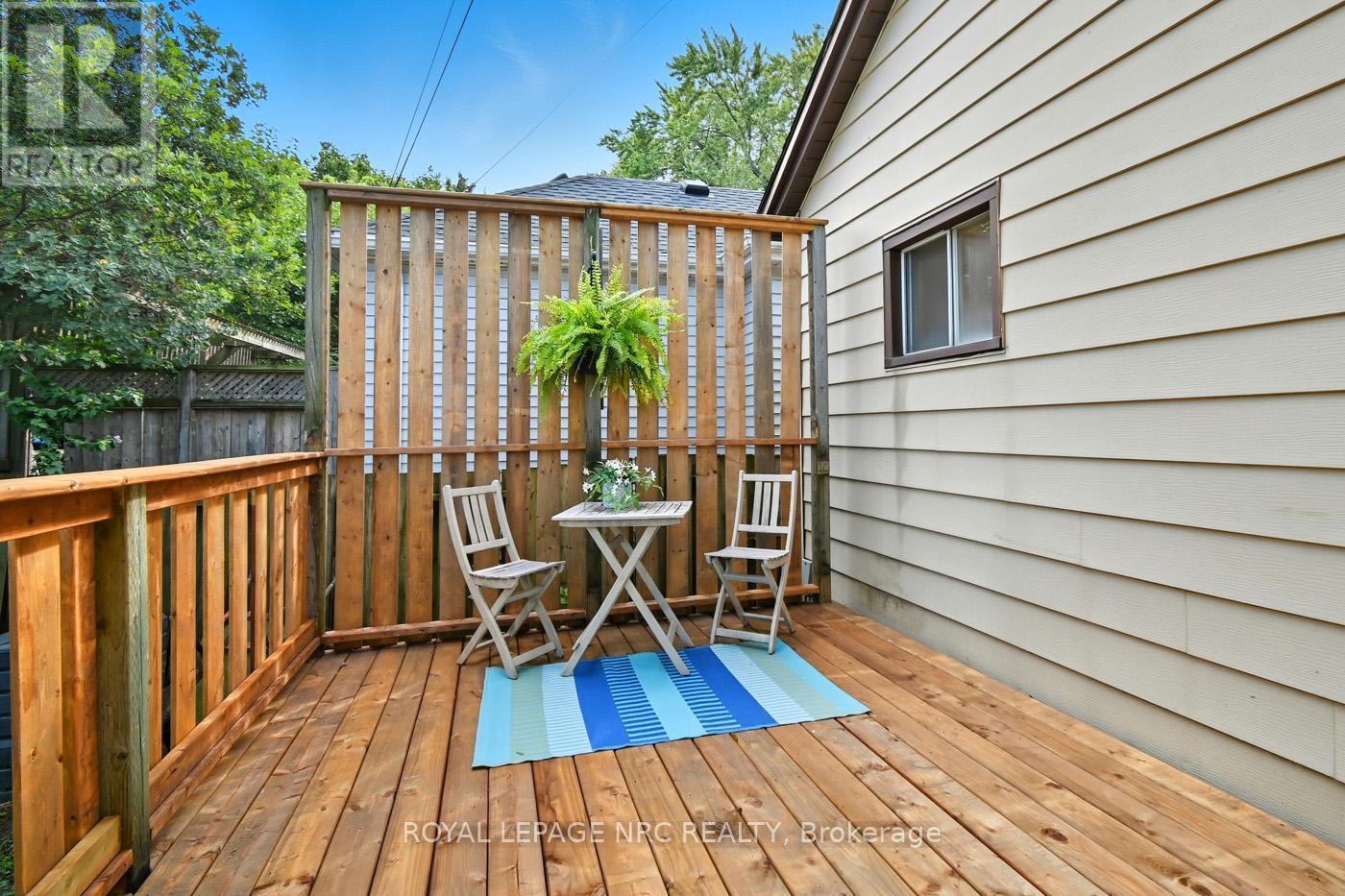 












52 WILEY STREET

,
St. Catharines (Downtown),




Ontario
L2R4G2

