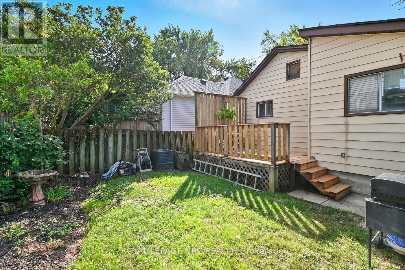 












52 WILEY STREET

,
St. Catharines (Downtown),




Ontario
L2R4G2

