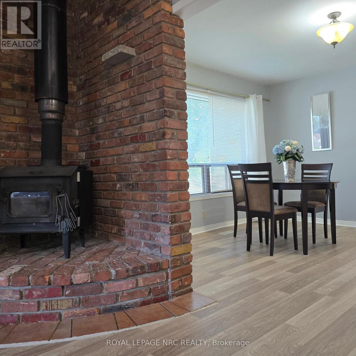 












52 WILEY STREET

,
St. Catharines (Downtown),




Ontario
L2R4G2

