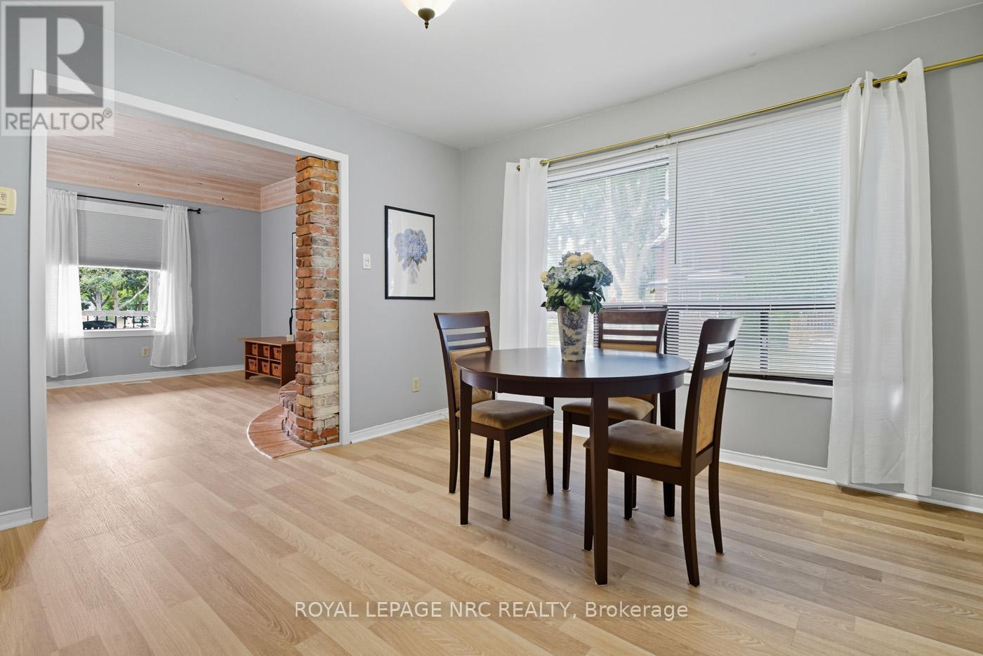 












52 WILEY STREET

,
St. Catharines (Downtown),




Ontario
L2R4G2

