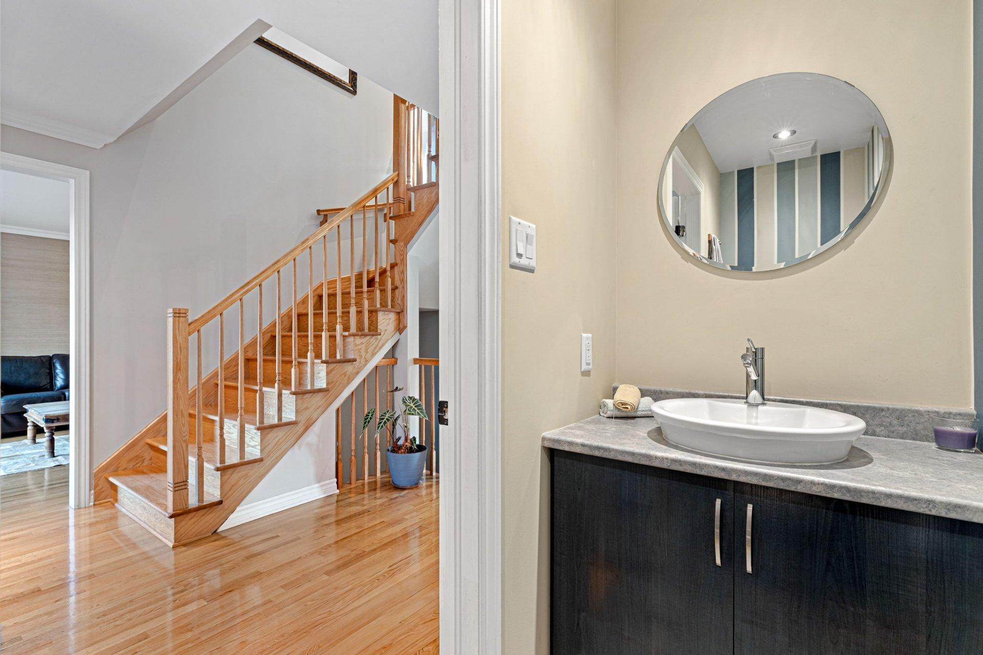 









314


Rue de Gascogne

,
Boucherville,




QC
J4B8T2

