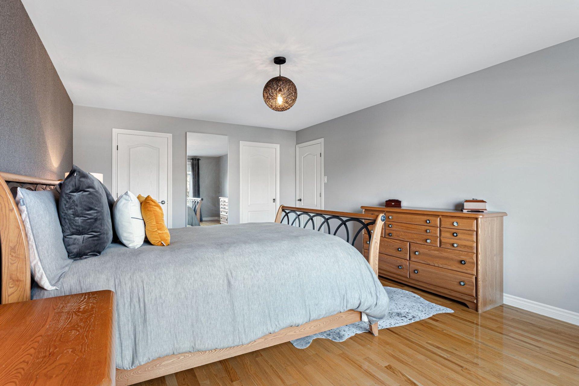 









314


Rue de Gascogne

,
Boucherville,




QC
J4B8T2

