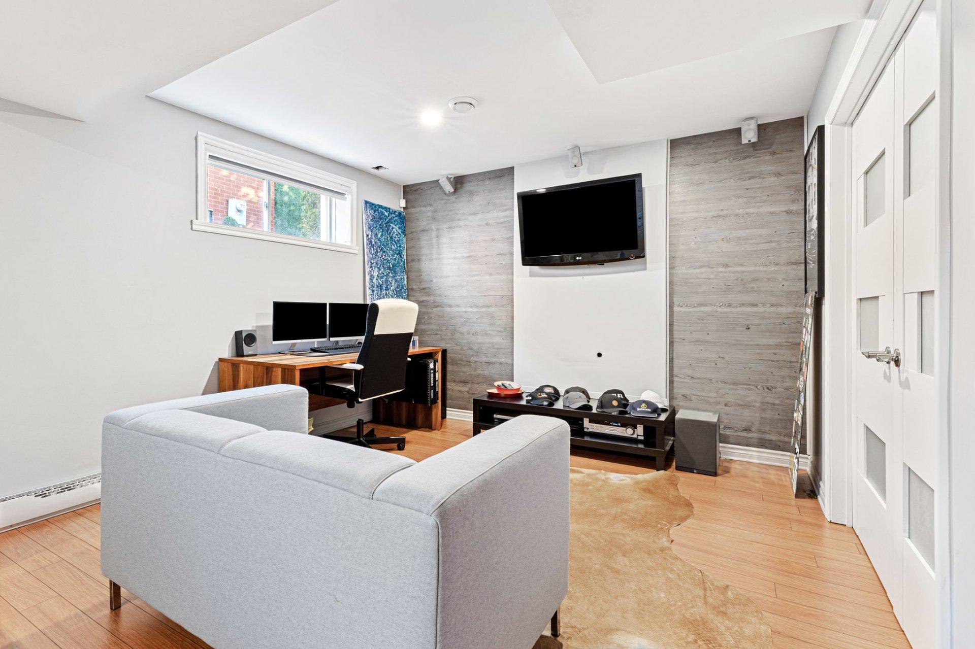 









314


Rue de Gascogne

,
Boucherville,




QC
J4B8T2

