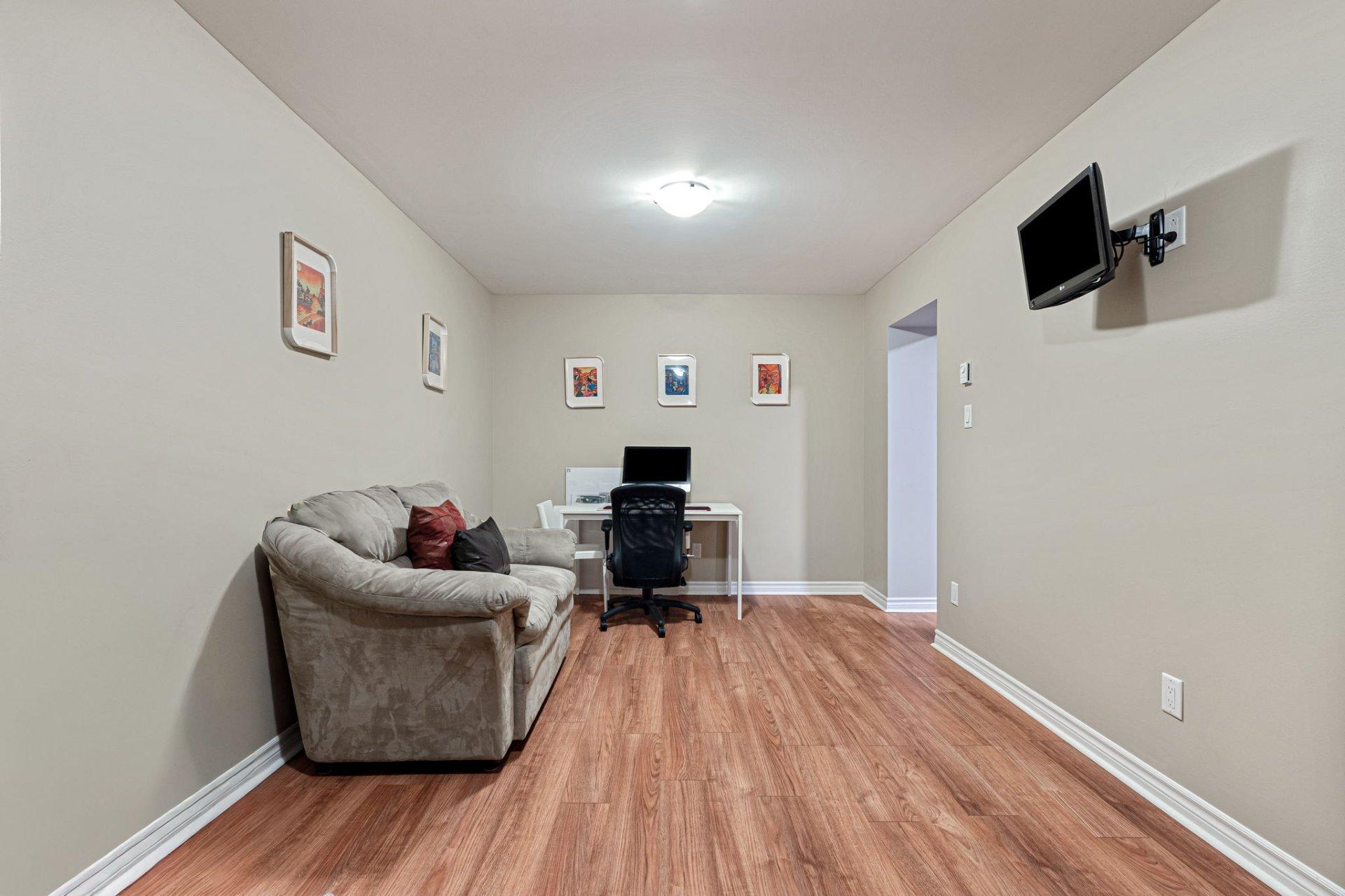 









314


Rue de Gascogne

,
Boucherville,




QC
J4B8T2

