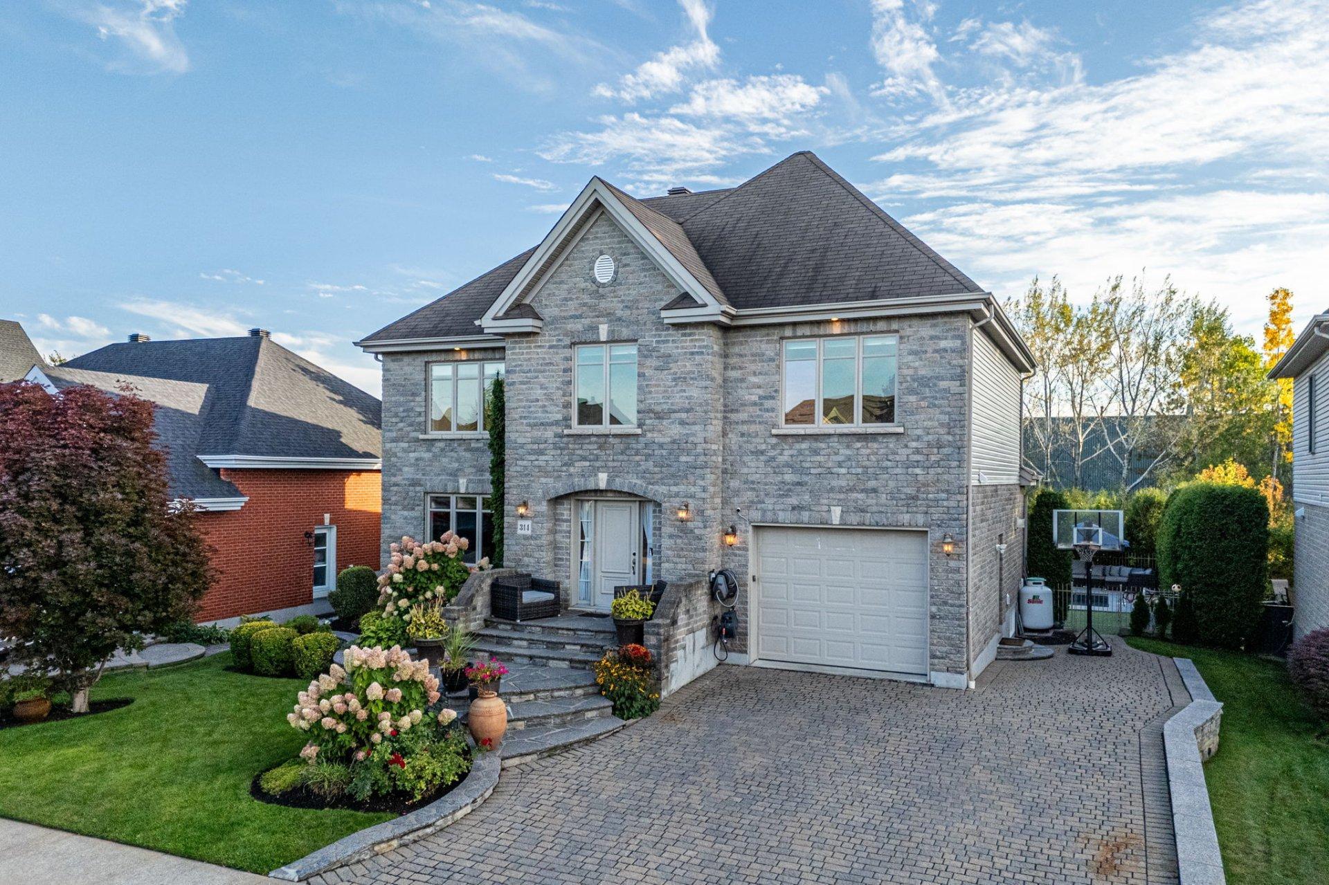 









314


Rue de Gascogne

,
Boucherville,




QC
J4B8T2

