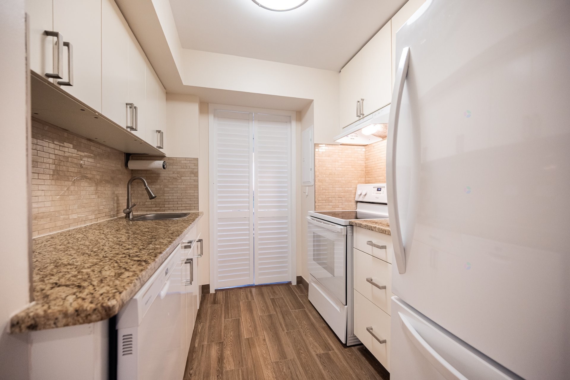 









5700


Boul. Cavendish

, 403,
Côte-Saint-Luc,




QC
H4W1S8

