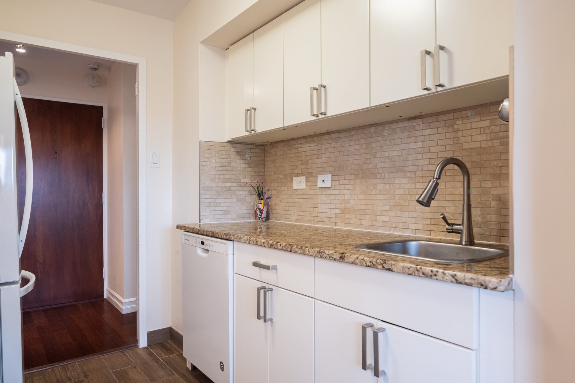 









5700


Boul. Cavendish

, 403,
Côte-Saint-Luc,




QC
H4W1S8

