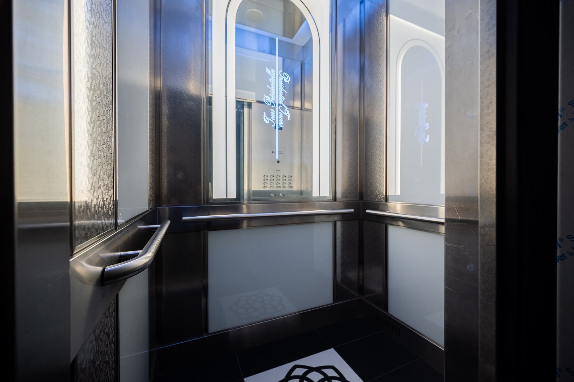 









5700


Boul. Cavendish

, 403,
Côte-Saint-Luc,




QC
H4W1S8

