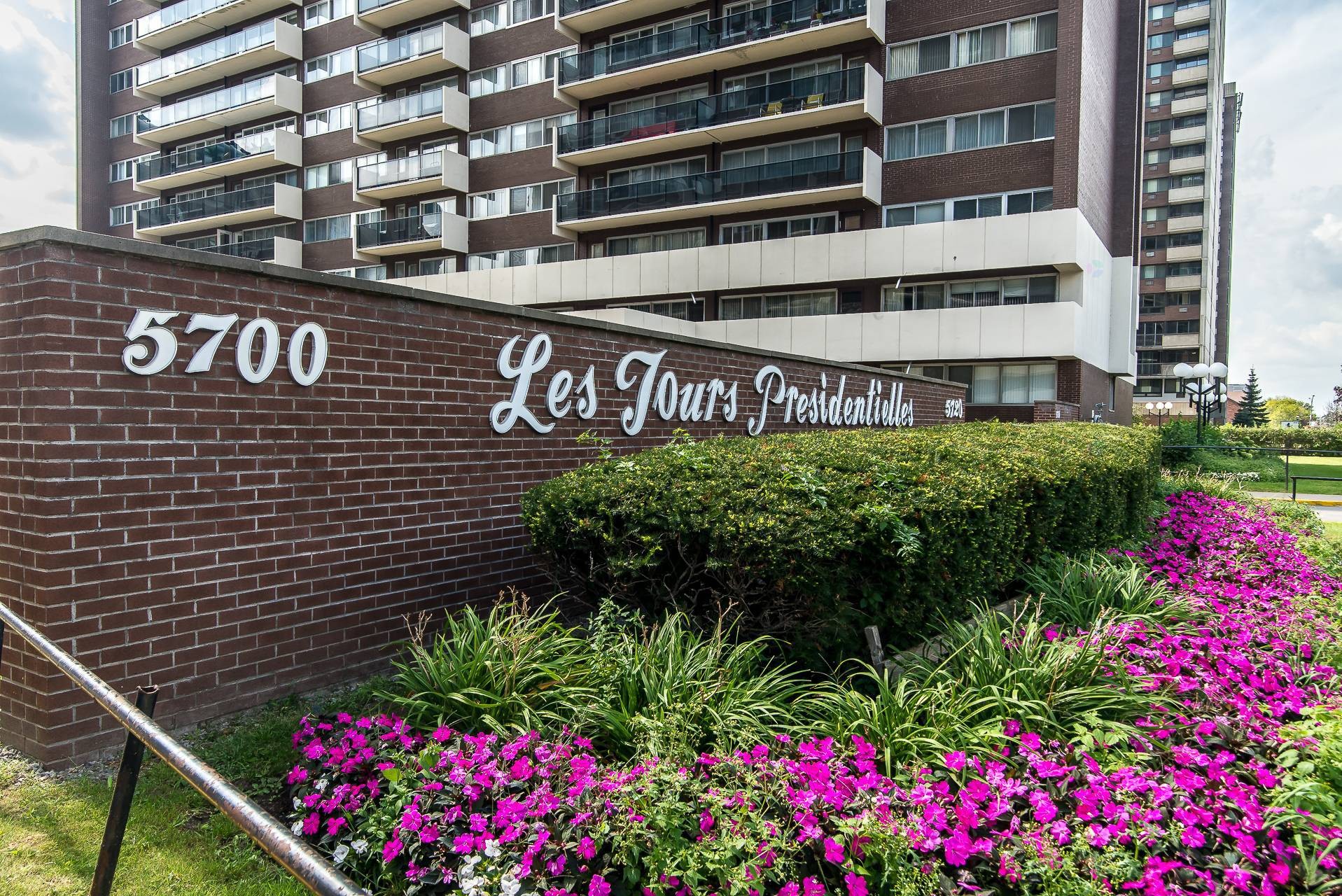 









5700


Boul. Cavendish

, 403,
Côte-Saint-Luc,




QC
H4W1S8

