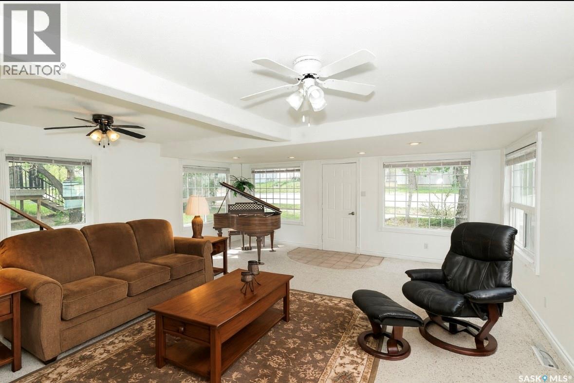 












632 Saskatchewan AVENUE

,
Kerrobert,




Saskatchewan
S0L1R0

