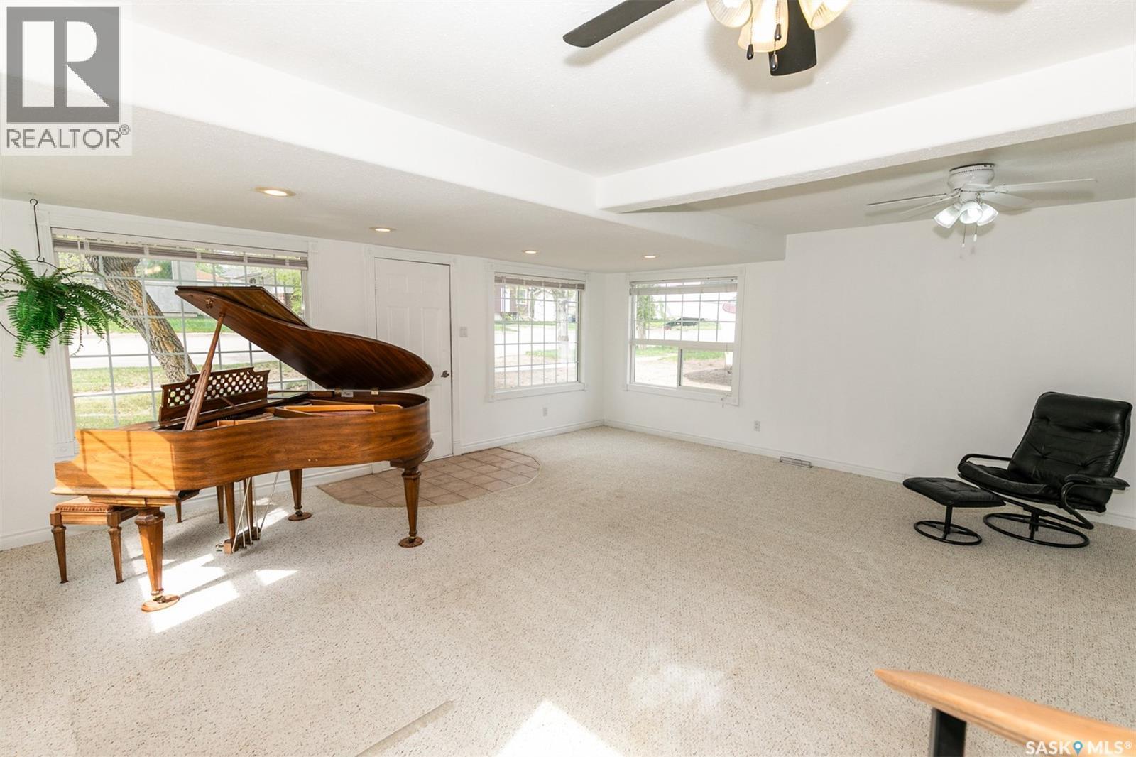 












632 Saskatchewan AVENUE

,
Kerrobert,




Saskatchewan
S0L1R0

