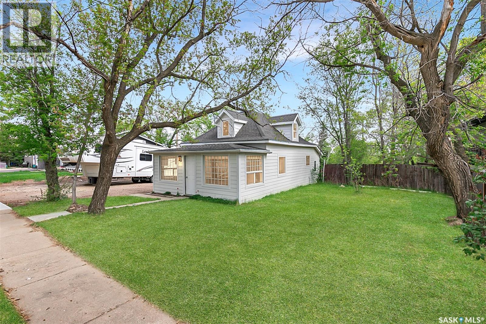 












632 Saskatchewan AVENUE

,
Kerrobert,




Saskatchewan
S0L1R0

