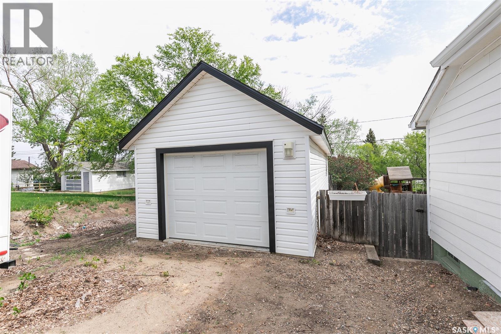 












632 Saskatchewan AVENUE

,
Kerrobert,




Saskatchewan
S0L1R0

