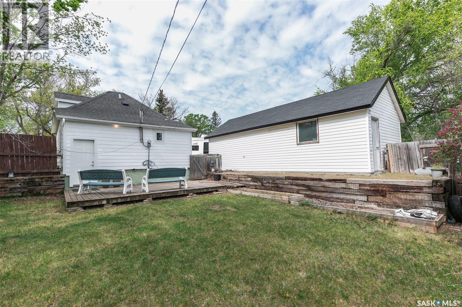 












632 Saskatchewan AVENUE

,
Kerrobert,




Saskatchewan
S0L1R0

