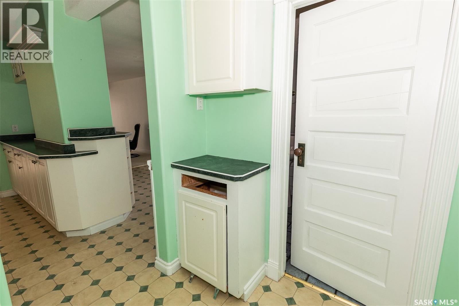 












632 Saskatchewan AVENUE

,
Kerrobert,




Saskatchewan
S0L1R0

