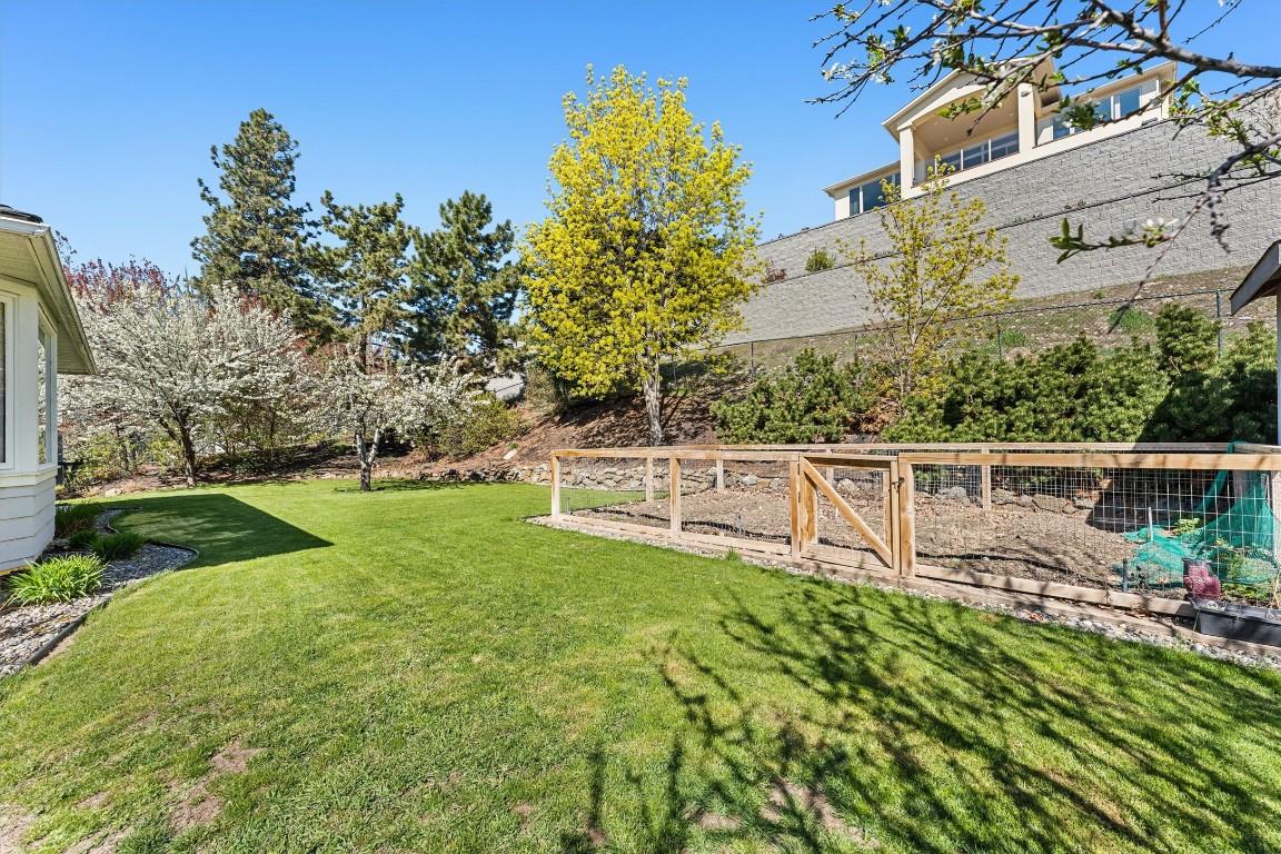 









1312


Menu

Road,
West Kelowna,




BC
V1Z 3K2

