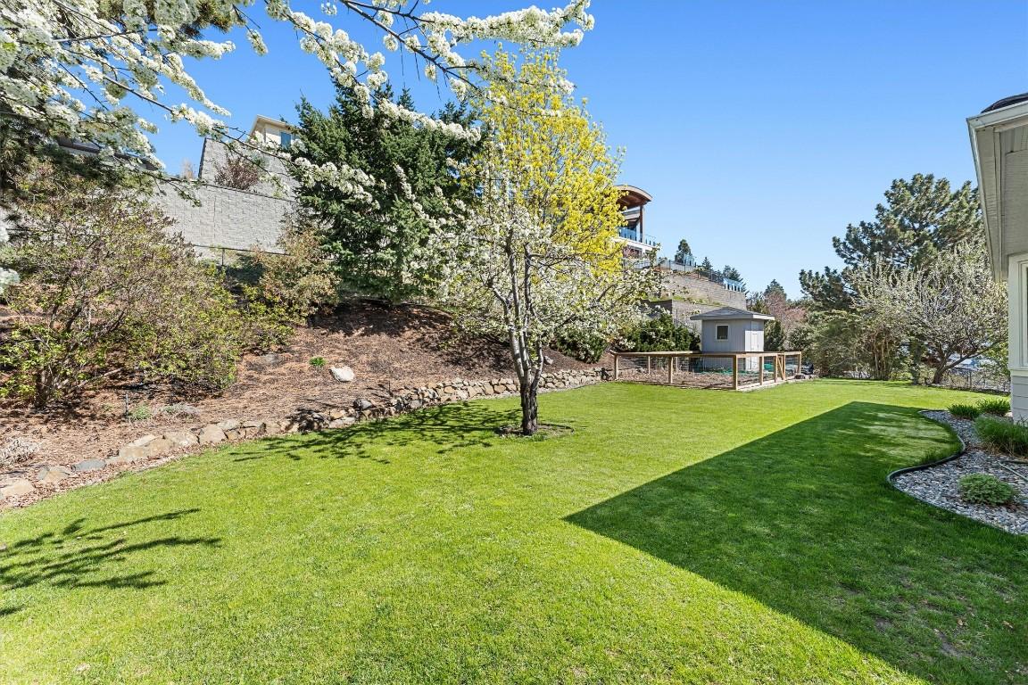 









1312


Menu

Road,
West Kelowna,




BC
V1Z 3K2

