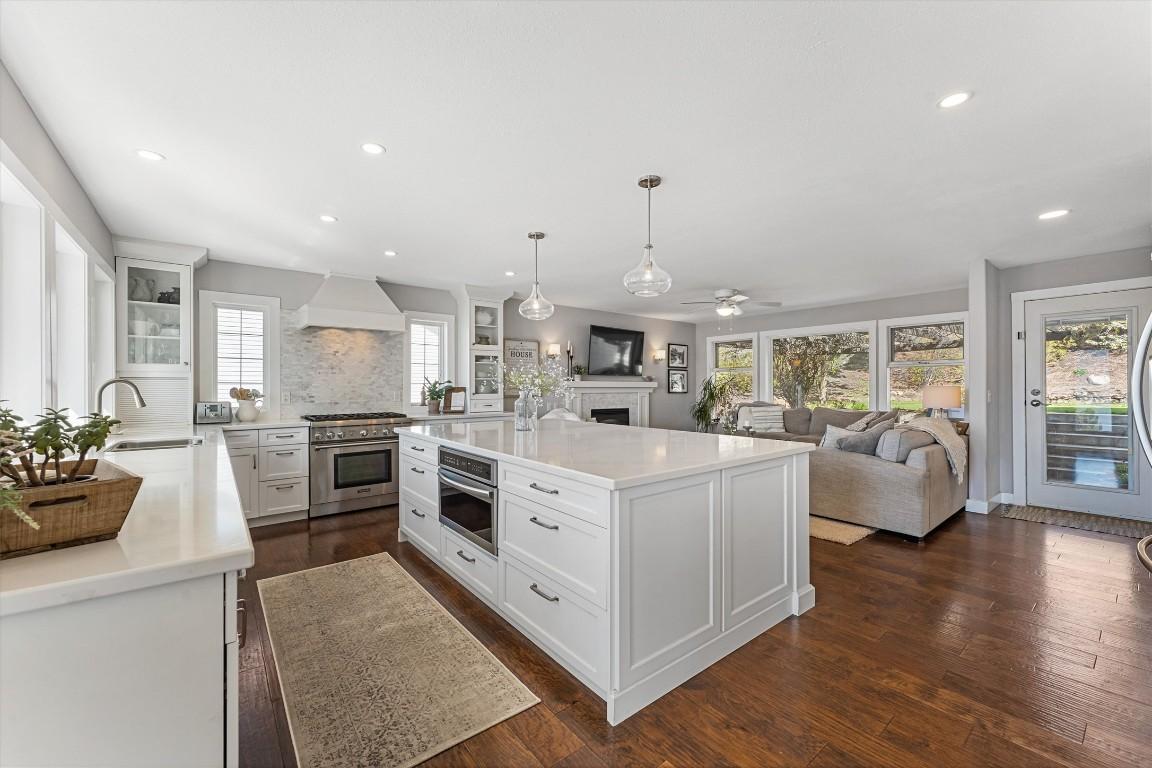 









1312


Menu

Road,
West Kelowna,




BC
V1Z 3K2

