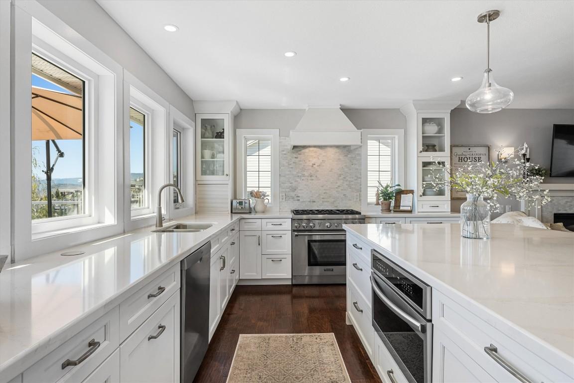 









1312


Menu

Road,
West Kelowna,




BC
V1Z 3K2

