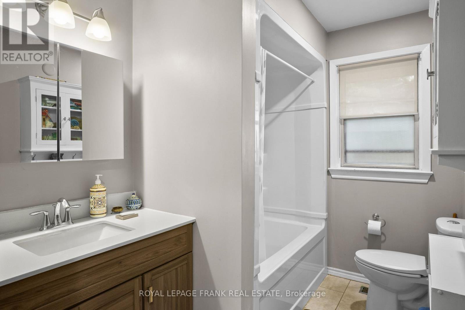 












308 COTTONWOOD DRIVE

,
Peterborough (Monaghan Ward 2),




Ontario
K9J6N4

