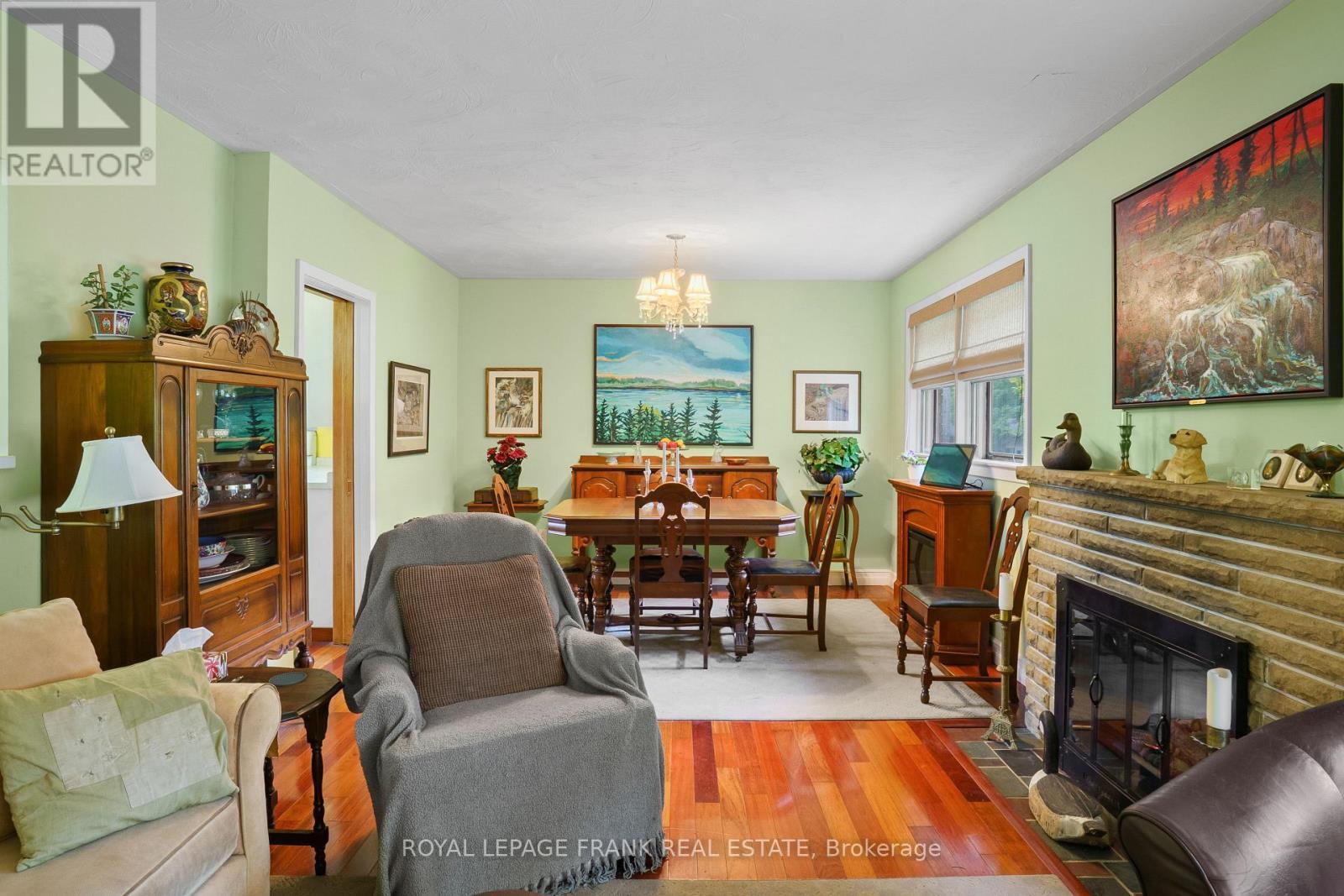 












308 COTTONWOOD DRIVE

,
Peterborough (Monaghan Ward 2),




Ontario
K9J6N4

