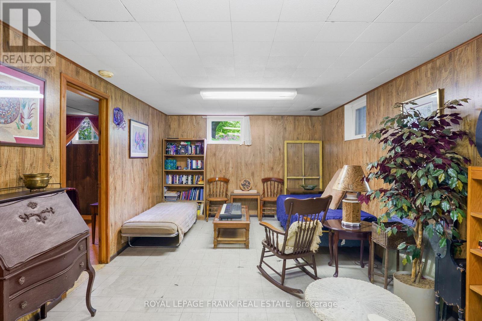 












308 COTTONWOOD DRIVE

,
Peterborough (Monaghan Ward 2),




Ontario
K9J6N4

