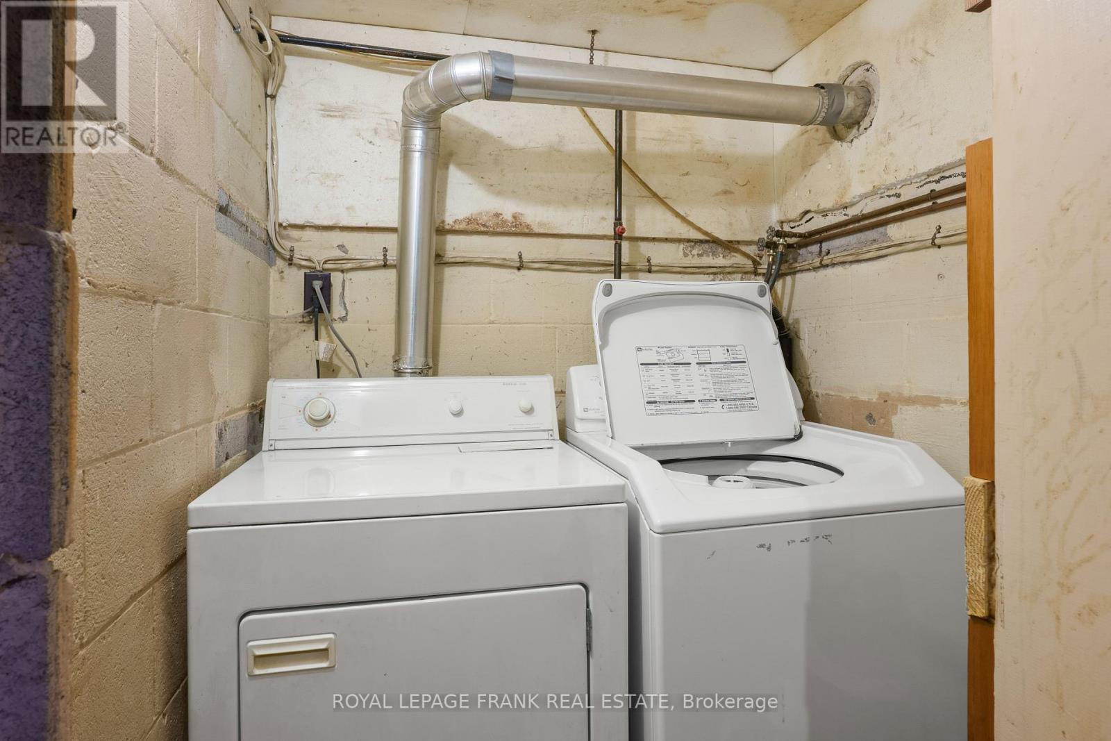 












308 COTTONWOOD DRIVE

,
Peterborough (Monaghan Ward 2),




Ontario
K9J6N4

