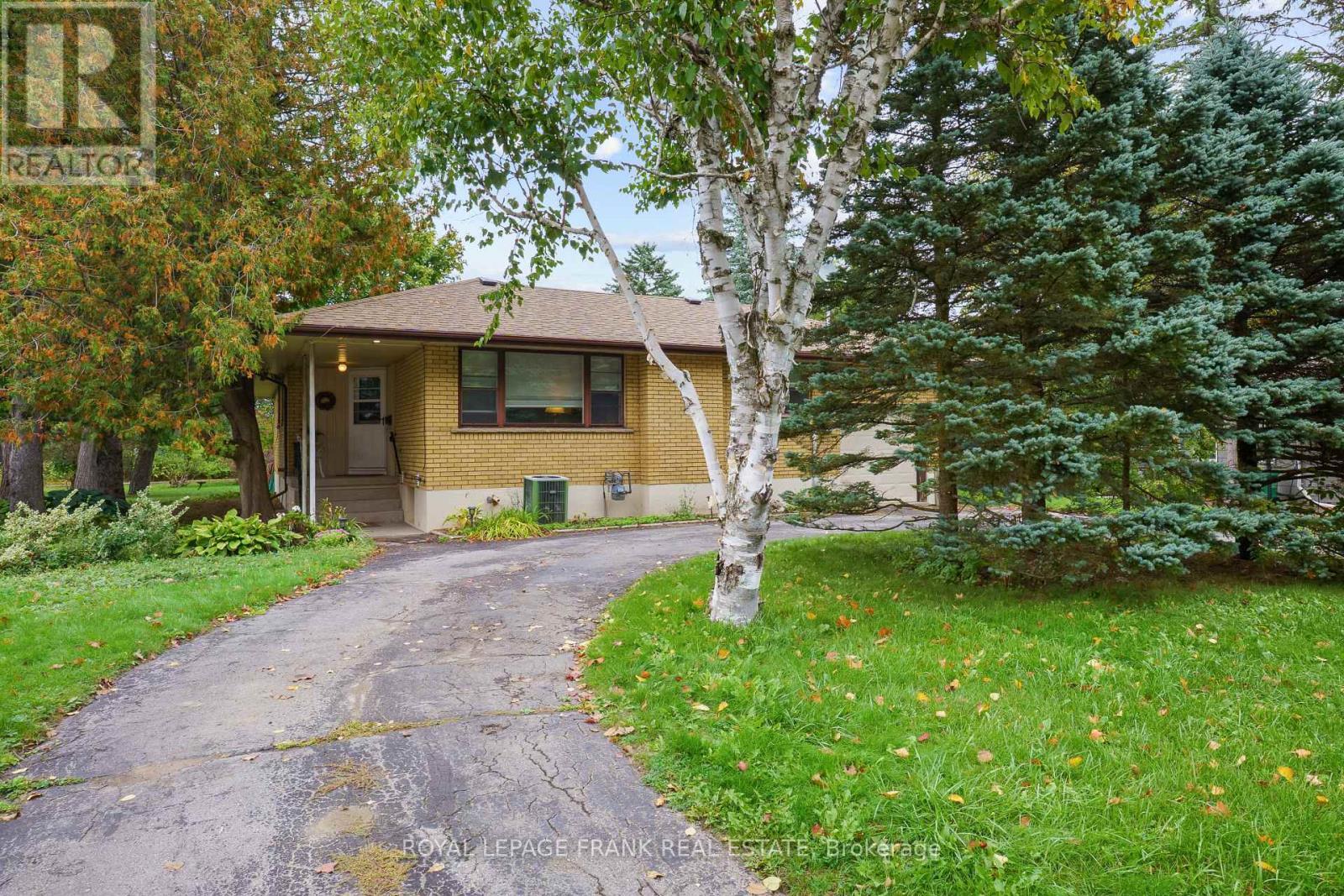 












308 COTTONWOOD DRIVE

,
Peterborough (Monaghan Ward 2),




Ontario
K9J6N4


