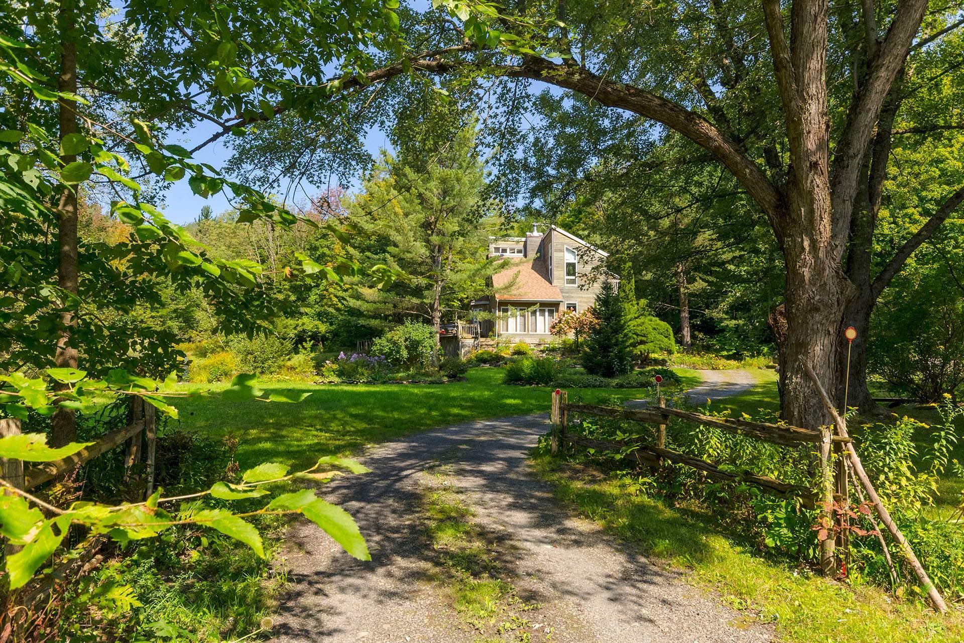 









246


Ch. Lowry

,
Sutton,




QC
J0E2K0

