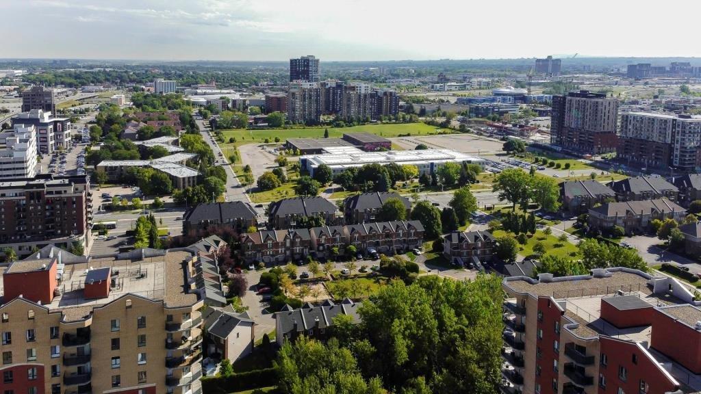 









3330


Boul. Le Carrefour

,
Laval (Chomedey),




QC
H7T0B8

