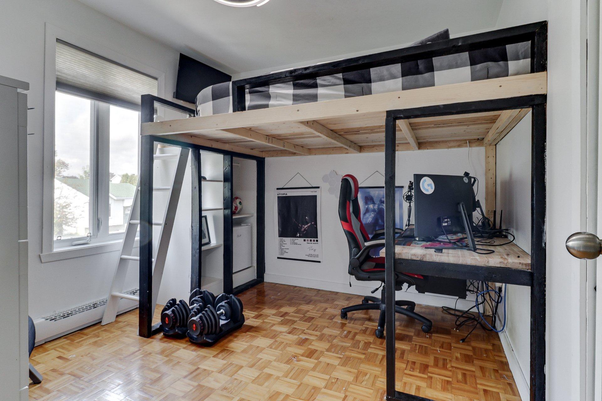 









160


Rue Deguire

,
Repentigny (Le Gardeur),




QC
J5Z4M1

