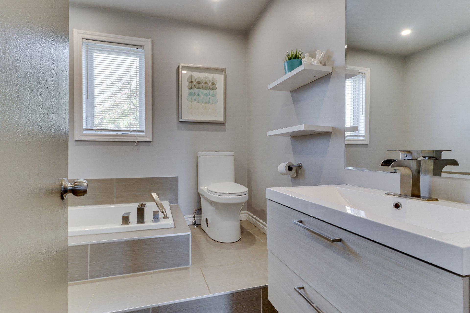 









160


Rue Deguire

,
Repentigny (Le Gardeur),




QC
J5Z4M1

