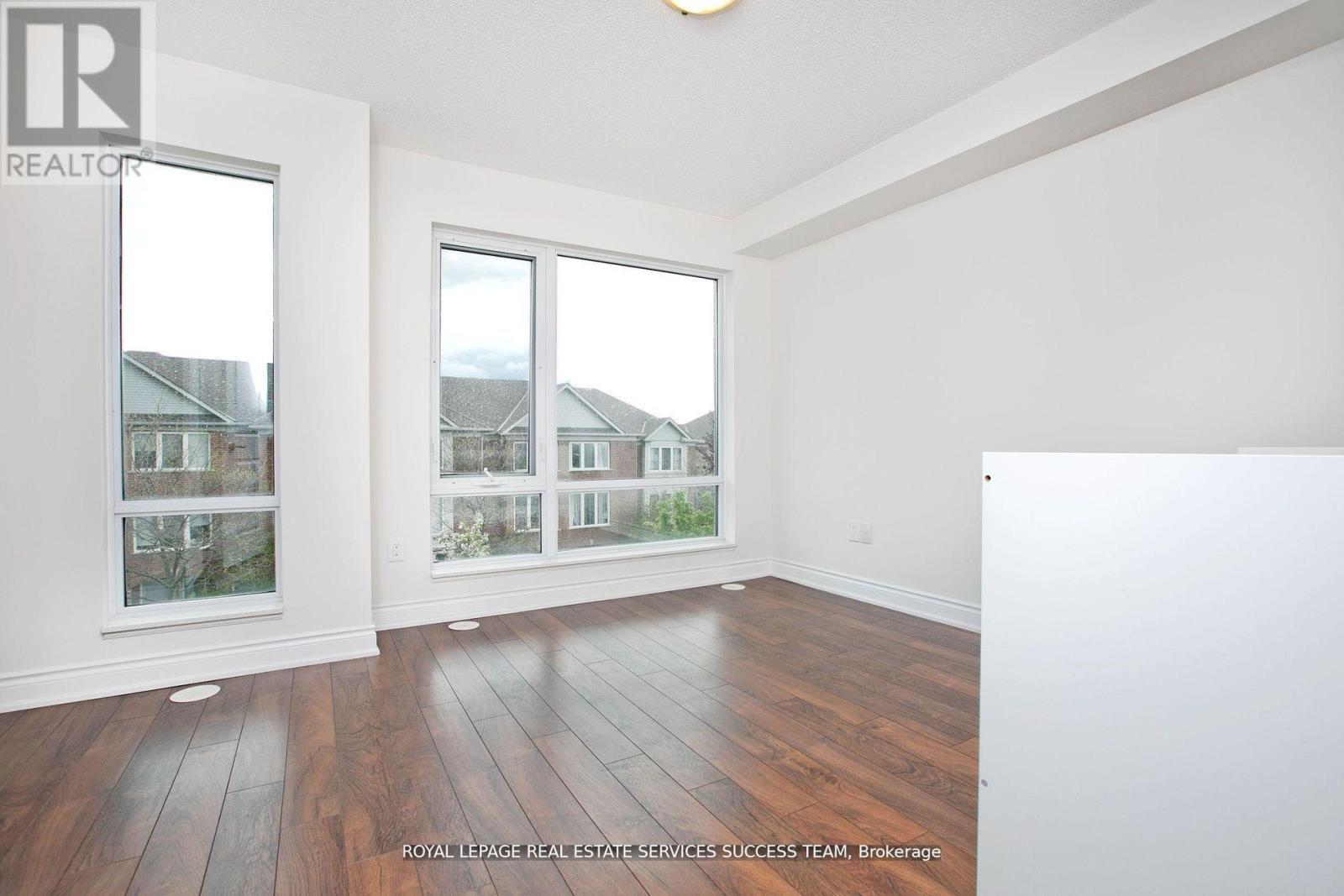












321 SOUTH PARK ROAD

,
Markham,




Ontario
L3T0B9


