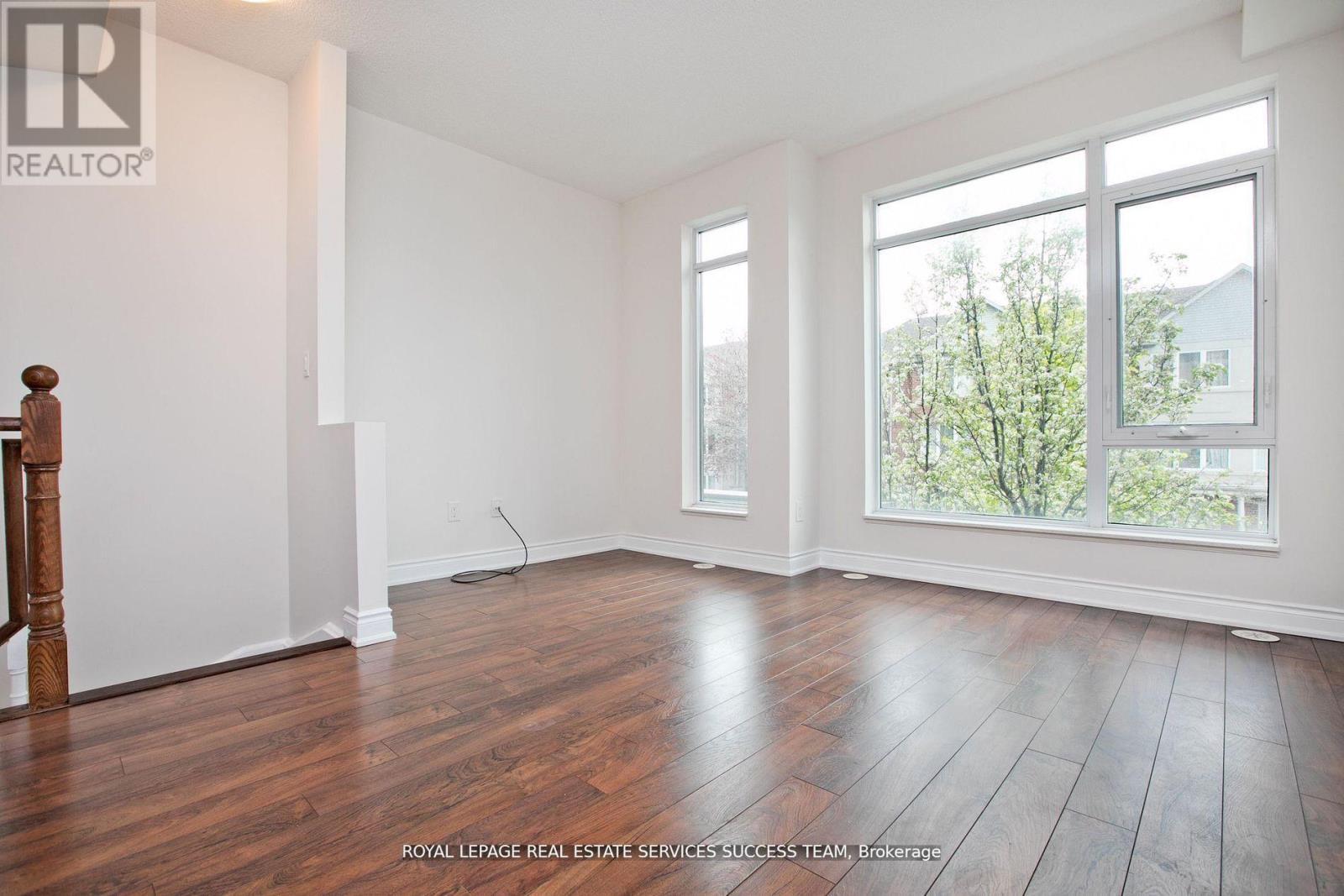 












321 SOUTH PARK ROAD

,
Markham,




Ontario
L3T0B9

