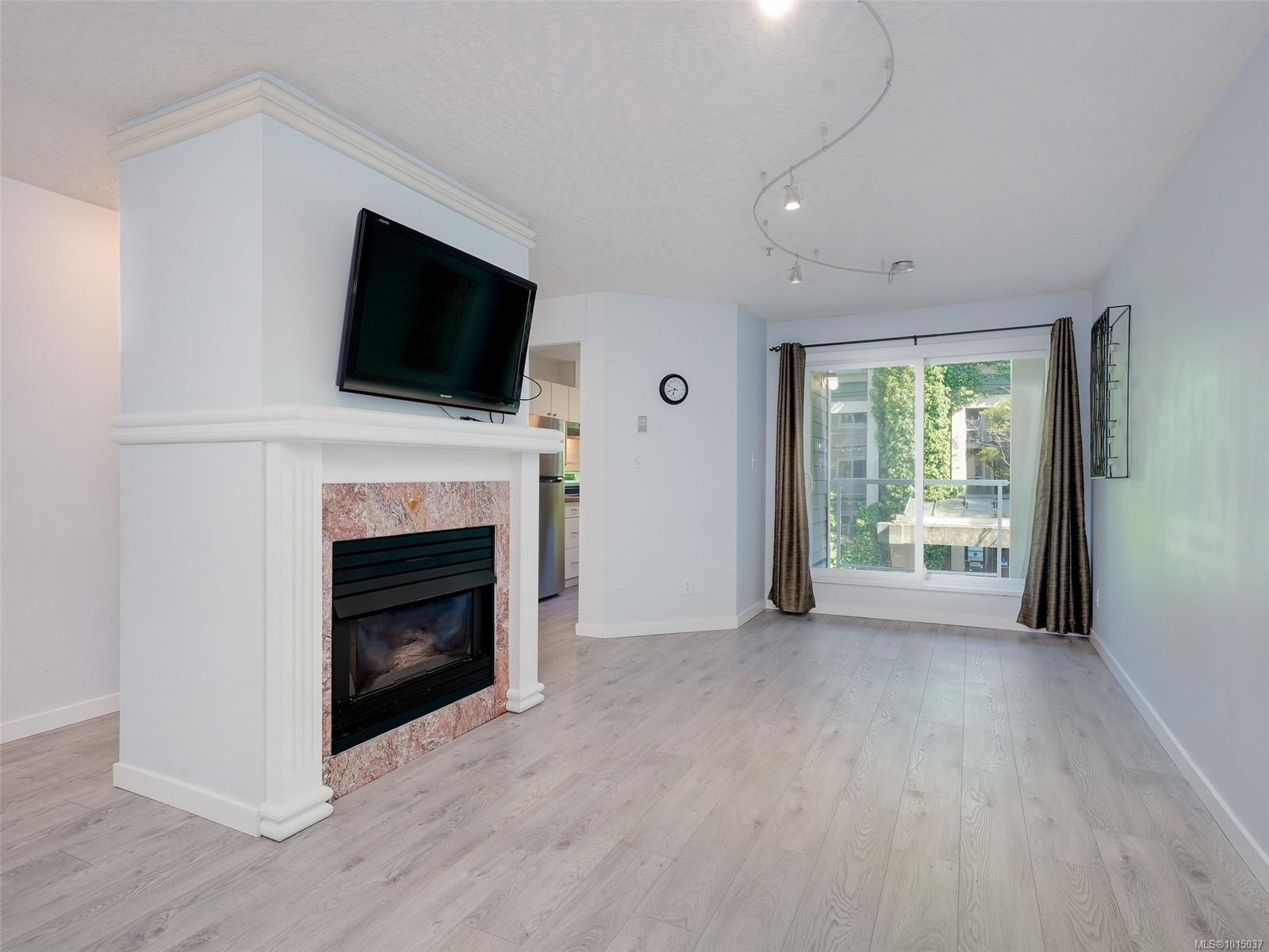 









649


Bay

St, 304,
Victoria,




BC
V8T 5H8

