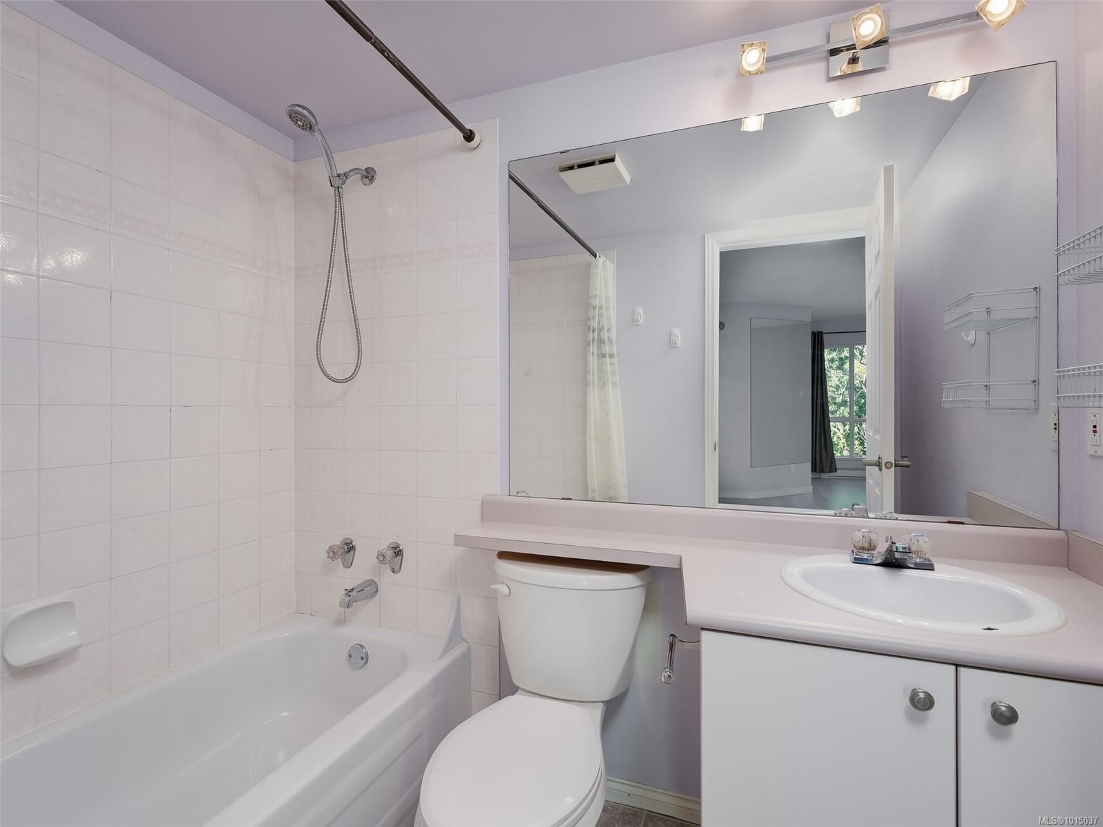 









649


Bay

St, 304,
Victoria,




BC
V8T 5H8

