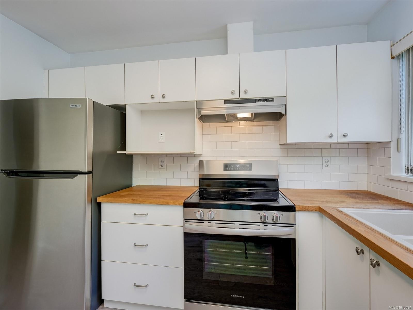 









649


Bay

St, 304,
Victoria,




BC
V8T 5H8

